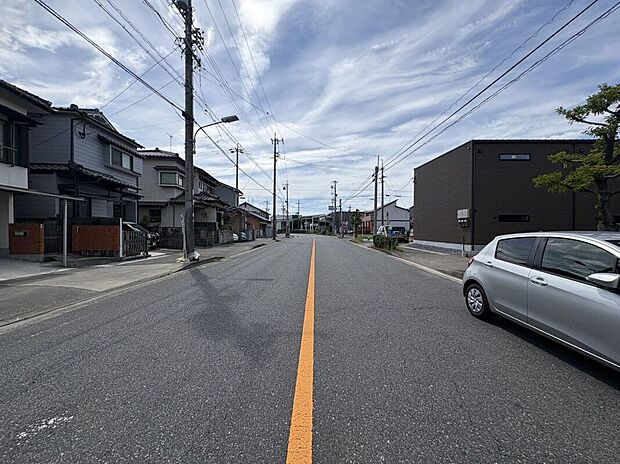 【前面道路含む外観】南側前面道路(2026年9月撮影)