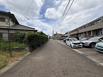 前面道路含む外観