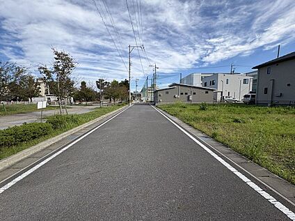 前面道路含む外観