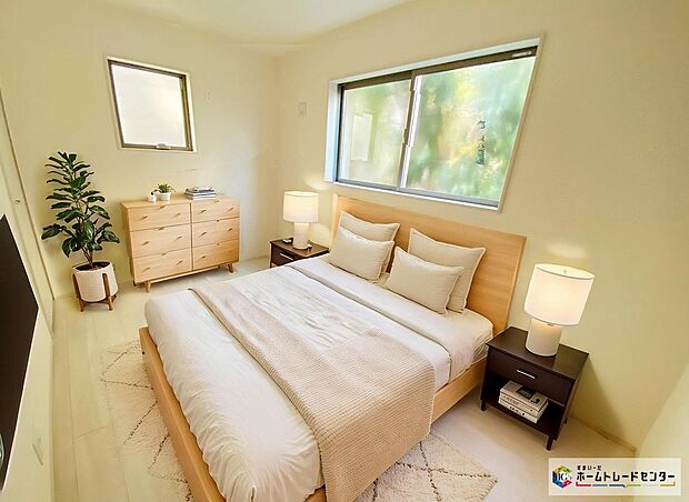 ≪Room≫
2面採光を確保した明るい室内は、風通しも良く、大変居心地の良い空間となっております。
※家具をCGで加工しており、家具付き販売ではございません。