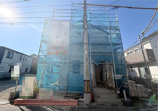 ≪見学予約ができます!≫
新築戸建てならではの仕様設備が充実!不在時の受取に便利な「宅配ボックス」完備・全居室収納付き!LDK可動棚などあると便利なスペース♪