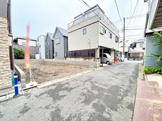 ≪見学予約可能！≫
南面にゆとりのある、開放感いっぱいのロケーション。あたたかな日差しが降り注ぐ住まいが誕生します！