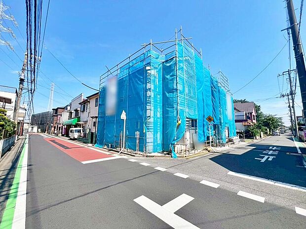 ≪見学予約ができます！≫陽当たり・風通し共に抜群の角地の物件です♪前面道路幅は6mありますので、お車の駐車も楽々です！