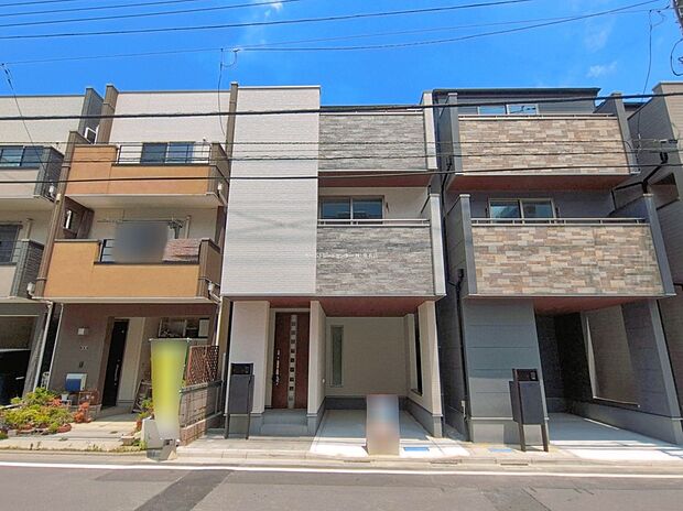 ≪現地ご案内は便利なネット予約も可能です!お気軽にお問い合わせください♪≫各棟個性を持たせたカラーバリエーション。きっと、お好みのお住まいが見つかります!陽光と風の心地よさを感じる南向きの住まい♪