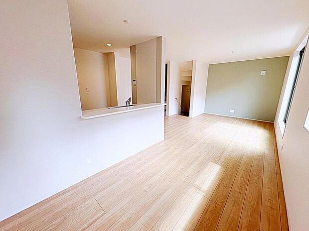 ≪Living room≫
「住まいの主役」広々としたLDKは穏やかなお家時間をお約束。
ゆったり寛げる充分な広さがございますので、ご家族でインテリアのレイアウトを考えるのも楽しみになりそうです☆