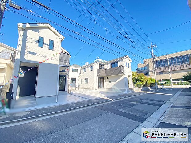 【前面道路含む現地写真】≪実際の設備・仕様をお確かめいただけます!≫
充実の仕様設備でワンランク上の新生活♪家事時短の叶う「食洗機」付きキッチン・多彩な間取りの4邸。2階リビングプランあり♪