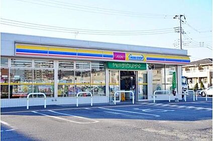 ミニストップ三郷幸房店 900m(徒歩12分、自転車4分)