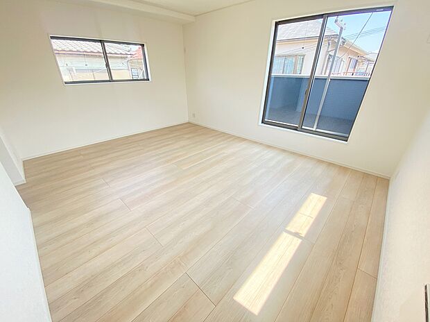 【リビング】≪Living room≫
自然光に包まれたリビング。あふれる陽光の輝き、子どもたちの笑顔も光り輝いて見えますね☆