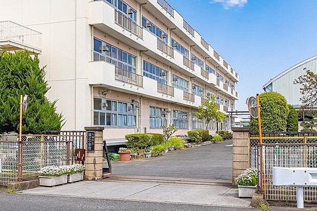 八潮市立潮止小学校（約1,500m）