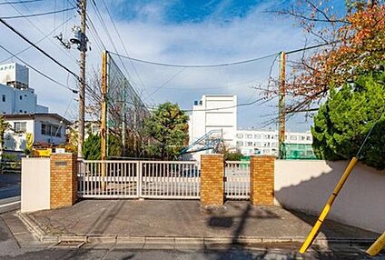 足立区立渕江中学校 300ｍ(徒歩4分)