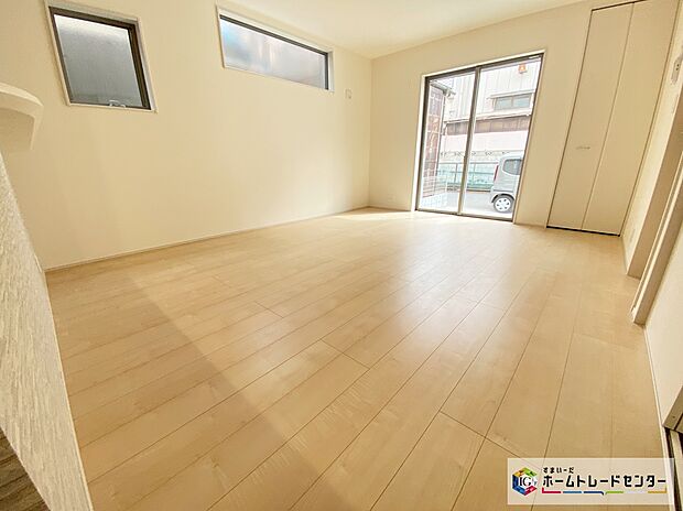 【リビング】≪Living room≫
ホームパーティに招きたくなる自慢の広々LDK。伸びやかな子育てや、にぎやかなふれあいの日々を存分に楽しんでください♪