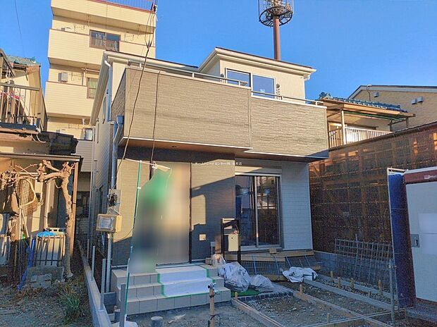 【現地外観写真】≪見学予約ができます!≫
足を伸ばして寛げる和室のあるお住まいです。広々したバルコニーやたっぷり収納できるWIC、多目的に使えるカウンターーなどの魅力が満載♪