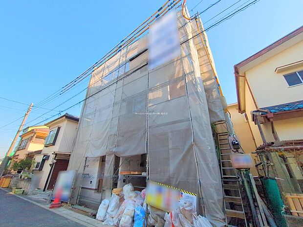 【現地外観写真】≪見学予約ができます!≫
足を伸ばして寛げる和室のあるお住まいです。広々したバルコニーやたっぷり収納できるWIC、多目的に使えるカウンターーなどの魅力が満載♪