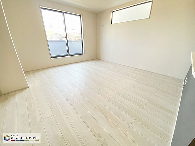 【リビング】≪Living room≫
広々としたLDKに、自分好みのインテリアでレイアウト。季節ごとに模様替えなども、楽しみの一つとなりそうです。