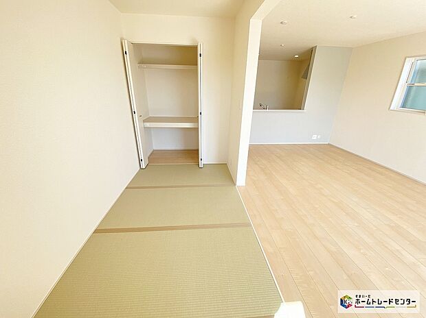 【和室】≪Room≫
リビング隣には、ホッとできる和室を用意。お子様のお昼寝スペースや書斎としてなど、いろいろとお使い頂けます。