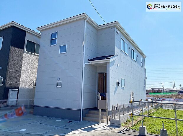 【現地外観写真】≪実際の設備・仕様をお確かめいただけます♪≫
この街で・この家で暮らしたいと思わせる理由を是非現地でお確かめ下さい。