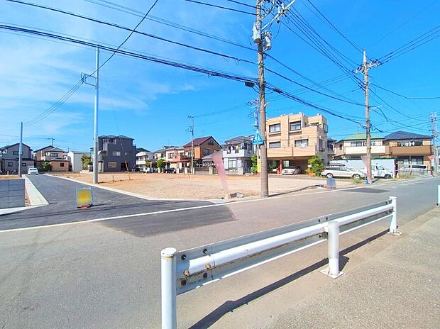 【前面道路含む現地写真】≪見学予約可能!≫
ライフインフォメーション☆ベルク三郷戸ケ崎店歩11分・ドラッグストアセキ三郷戸ヶ崎店歩13分・吹上小学校歩8分。