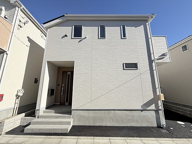 【現地外観写真】≪現地ご案内は便利なネット予約も可能です!お気軽にお問い合わせください♪≫
魅力を体感できる完成物件!毎日、早く帰りたくなるお住まいになりそうです☆