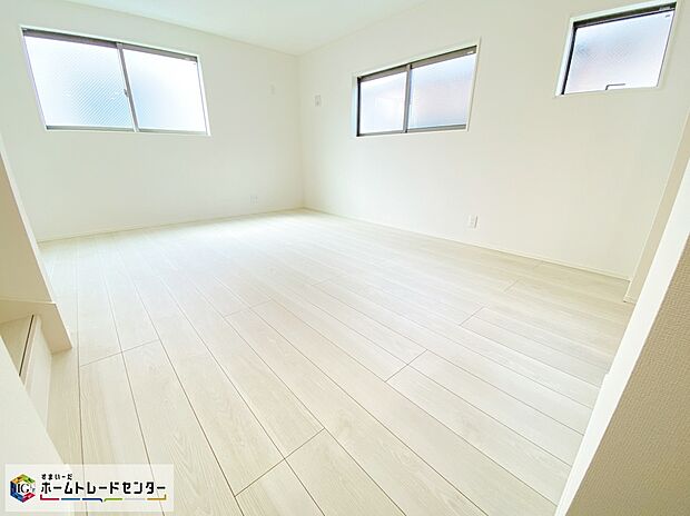 【リビング】≪Living room≫
ホームパーティに招きたくなる自慢の広々LDK。伸びやかな子育てや、にぎやかなふれあいの日々を存分に楽しんでください。