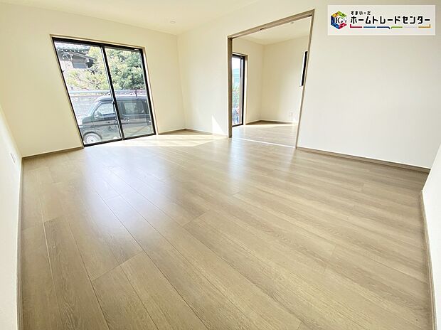 【リビング】≪Living room≫
広々とした開放感あふれるリビングです。ゆったり寛げる充分な広さがございますので、ご家族でインテリアのレイアウトを考えるのも楽しみになりそうです☆