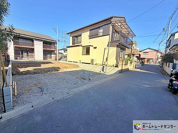 【現地外観写真】物件南側です。カースペースを広く確保したので、愛車のお手入れもしやすくなっております。
下記「見学予約できます！」より、見学予約ができます！