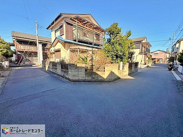 【前面道路含む現地写真】物件は南北両面道路に面した立地なので、風通しが良く開放感がございます。この街で・この家で暮らしたいと思わせる理由を是非現地でお確かめ下さい♪