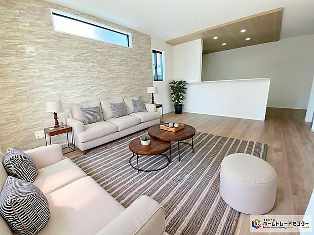 【リビング】≪Living room≫
広々としたLDKに、自分好みのインテリアでレイアウト。季節ごとに模様替えなども、楽しみの一つとなりそうです。
※家具をCGで加工しており、家具付き販売ではございません。