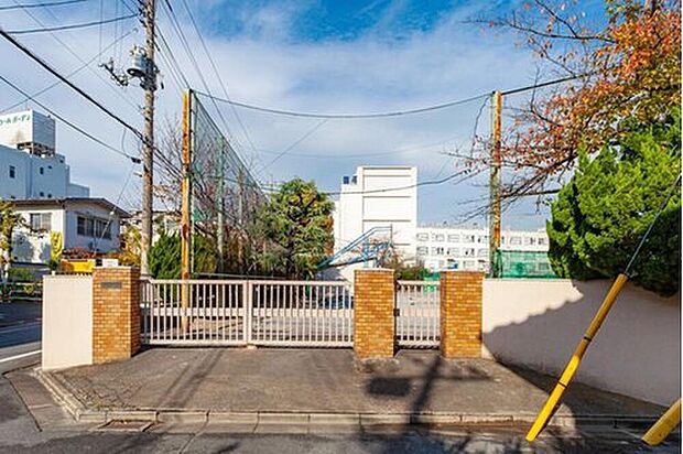 足立区立渕江中学校（約210m）