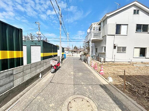 【前面道路含む現地写真】2026.03撮影
前面道路は4ｍ！住人以外の車の進入も少なく、小さなお子様を持つご家庭にも安心です！