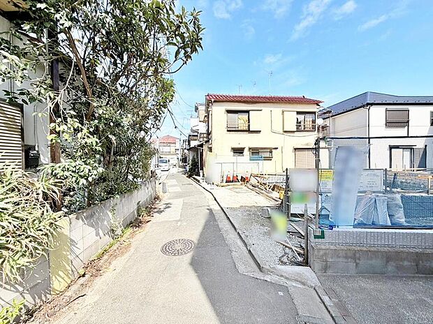 【前面道路含む現地写真】2026.03撮影
前面道路は4m!車通りが多くないので、お車の出し入れもラクラクです♪