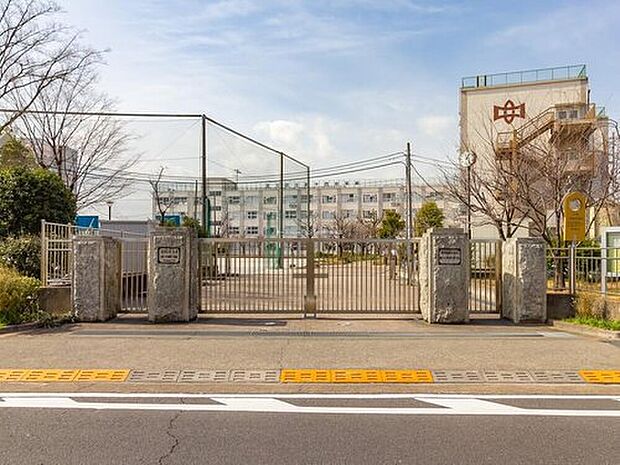 足立区立第十四中学校（約110m）