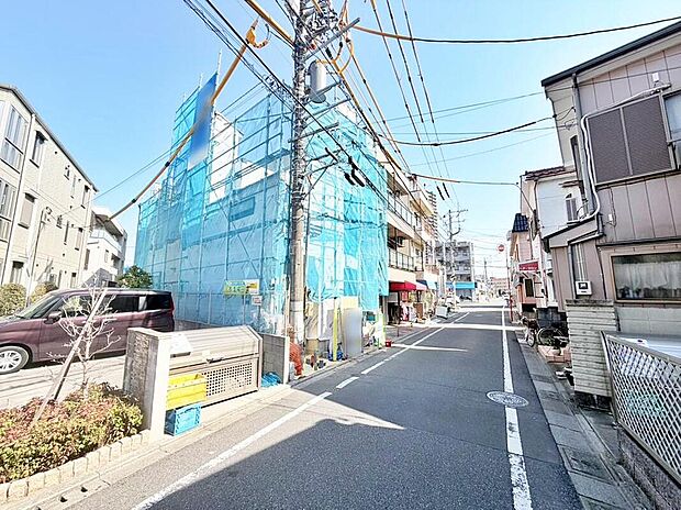 【前面道路含む現地写真】ビニールプールやBBQなども屋上バルコニーで楽しめます！
