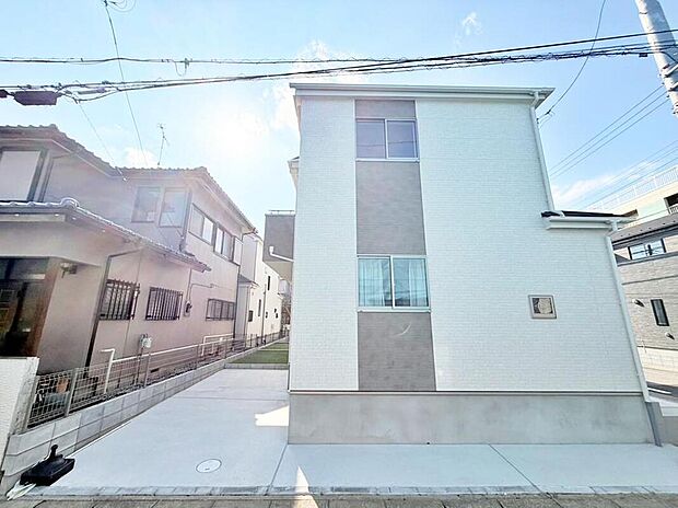 【前面道路含む現地写真】カースペース２台付き！来客時も安心ですね。