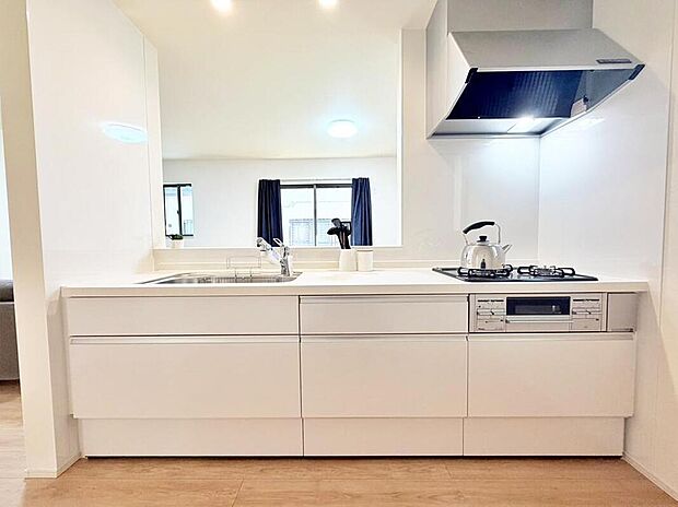 【キッチン】対面式キッチンですので、お食事の準備をしながらご家族との会話を楽しめます♪