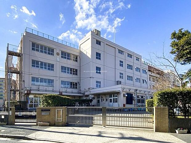 興本扇学園足立区立扇中学校（約900m）