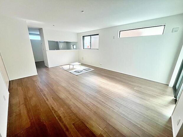 【リビング】ホームパーティに招きたくなる自慢の広々LDK。伸びやかな子育てや、にぎやかなふれあいの日々を存分に楽しんでください。※応接セットは販売対象外です