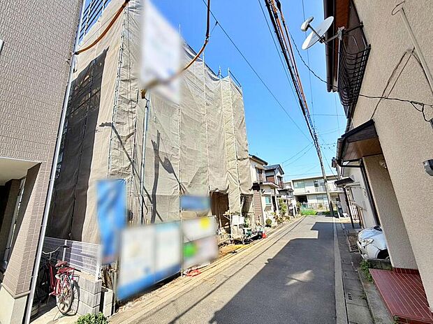 【前面道路含む現地写真】≪周辺環境充実!送迎や通学も安心の立地≫