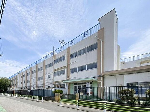 葛飾区立西亀有小学校(約120m)