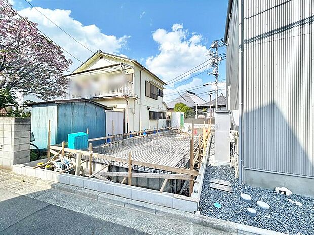 【現地外観写真】≪見学予約可能！≫小学校まで徒歩5分！最寄りスーパーまで徒歩3分！暮らしやすいエリアです♪