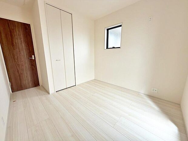 【≪Room≫】全居室に収納を完備しておりますので、いつでもお部屋をすっきりとお使い頂けそうです。自分好みのインテリアやレイアウトを考えるのも楽しみです。
