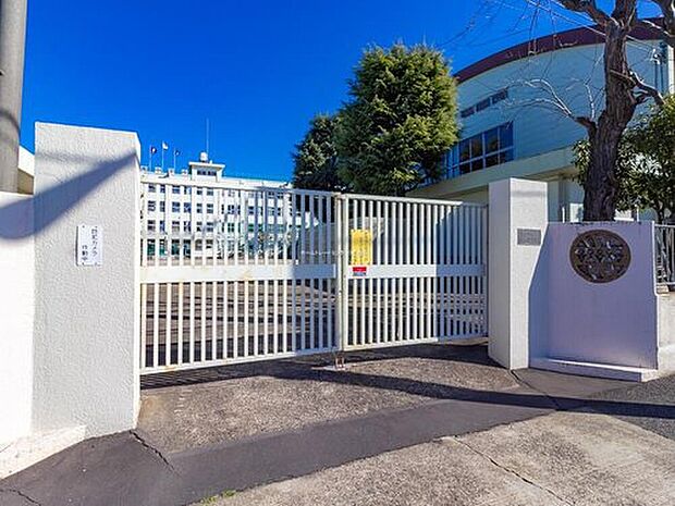 足立区立江南中学校（約450m）