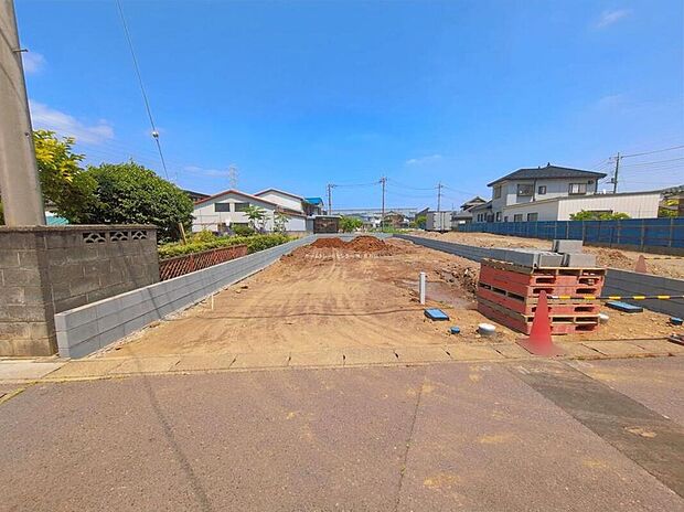 【前面道路含む現地写真】≪内覧以外にも資金計画やライフプランに寄り添ったご提案をいたします♪≫
JR武蔵野線「吉川美南」駅徒歩27分！カースペース2台確保♪