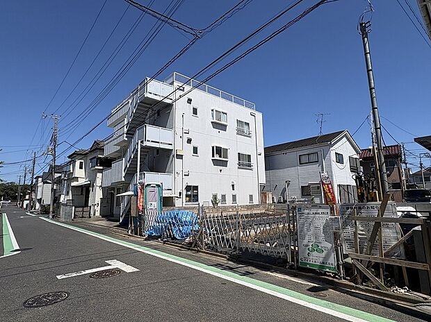 【現地外観写真】≪内覧以外にも資金計画やライフプランに寄り添ったご提案をいたします♪≫徒歩圏にスーパーや小学校があり、ご家族みんな暮らしやすいエリアです♪