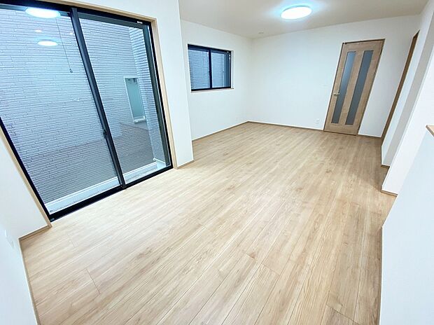 【リビング】≪Living room≫
採光良好なリビングは、ご家族の憩いの空間。居心地の良い快適な安らぎの場所にもなりそうです。