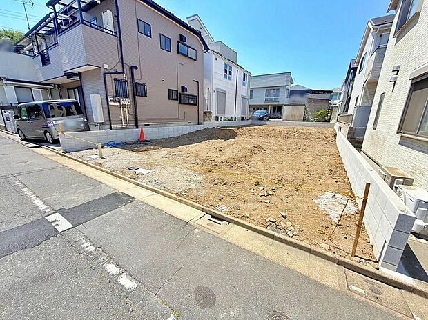 【現地外観写真】≪現地ご案内は便利なネット予約も可能です！お気軽にお問い合わせください♪≫耐震性能最高等級3：消防署や警察署など防災拠点となる建物に求められる最も高い耐震性能を持つ住宅基準！