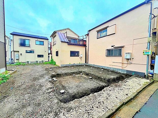 【現地外観写真】≪スーパーやコンビニなどのお買い物施設が充実！≫
落ち着いた住宅街に位置し、都心近接ながら穏やかな住環境を実現！

