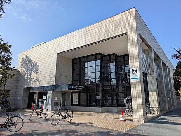 足立区立興本図書館（約650m）