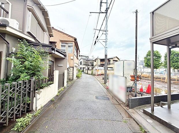 【前面道路含む現地写真】現地（2026年6月）撮影　
○ご家族みんなが暮らしやすい住環境☆
小学校：徒歩10分　中学校：徒歩7分
リコス江北2丁目店：徒歩3分　業務スーパー扇店：徒歩9分