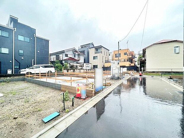 【前面道路含む現地写真】<2026.06撮影>
◆住宅性能評価の6項目で最高等級を取得!◆
耐震等級(倒壊・損傷等防止)・耐風等級・劣化対策等級
ホルムアルデヒド対策等級・維持管理対策等級