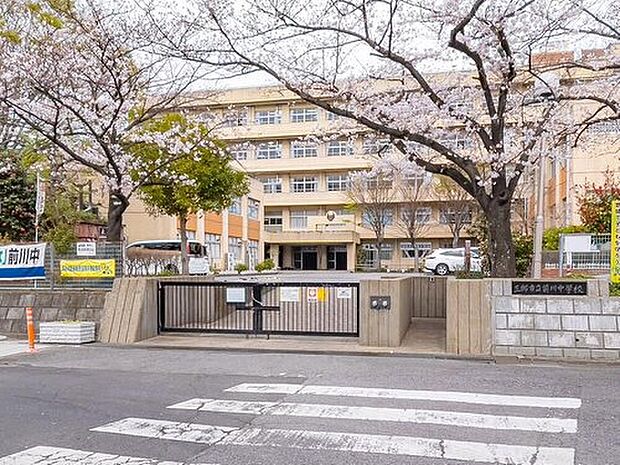 三郷市立前川中学校(約700m)